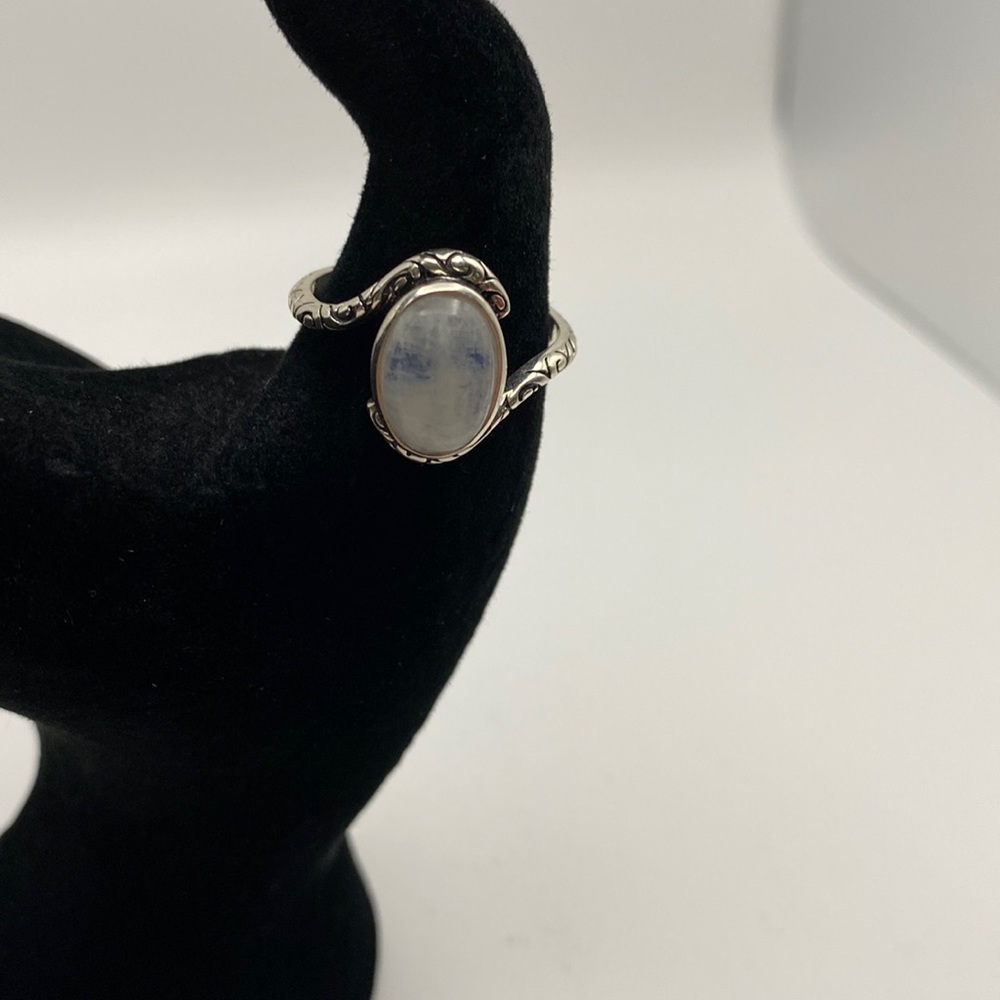 Beautiful Silver Ring w/ a Unique Stone